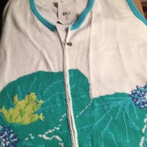 Zippered woman’s sleeveless vest